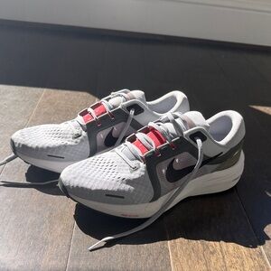 Nike Vomero 16 Men’s White and Red Athletic Sneakers